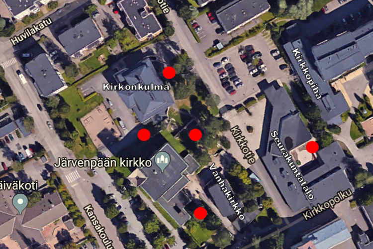 Hiljaisuuden polun viisi rastipaikkaa merkitty punaisille täplillä.