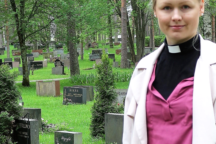 Pappi tavattavissa hautausmaalla Pappi tavattavissa hautausmaalla