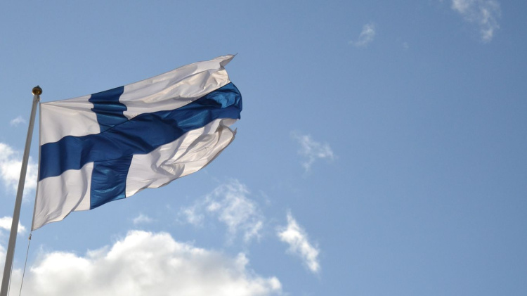 Veteraanipäivän juhla Suomen lippu